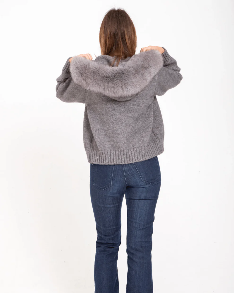 MIVARU – Gestrickte Felljacke