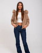 MIVARU – Gestrickte Felljacke