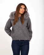 MIVARU – Gestrickte Felljacke